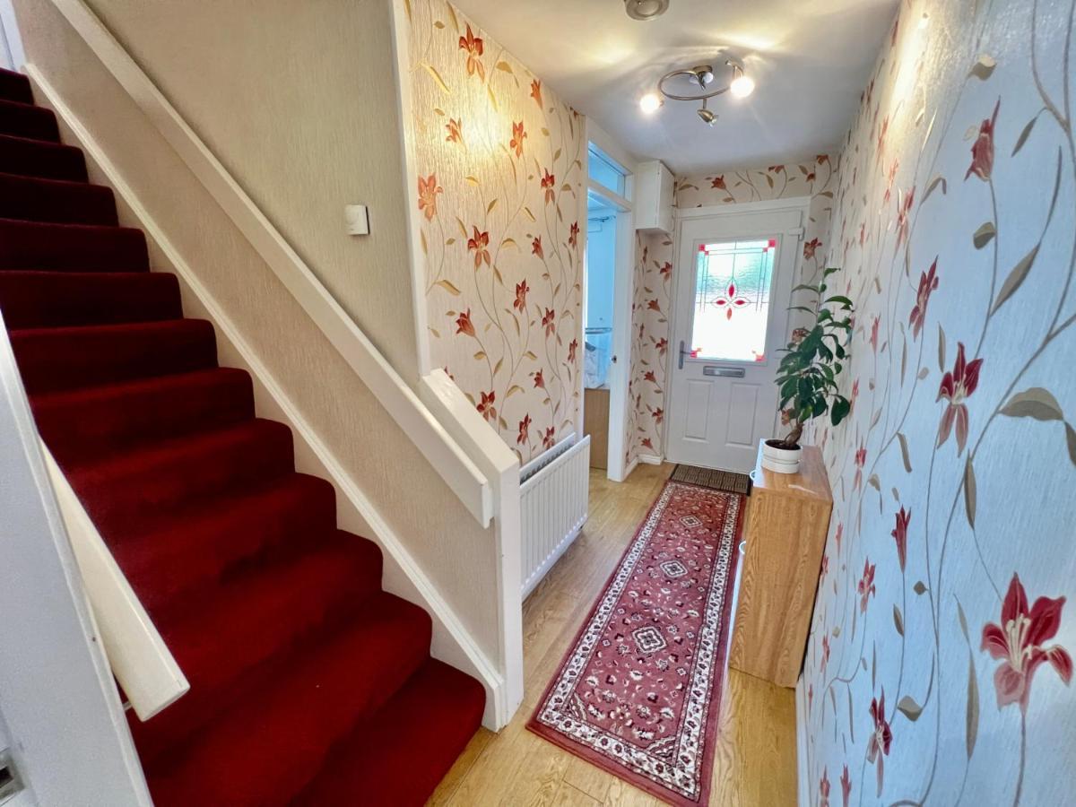 3 Bedroom House Near Centre Дом отдыха Белфаст