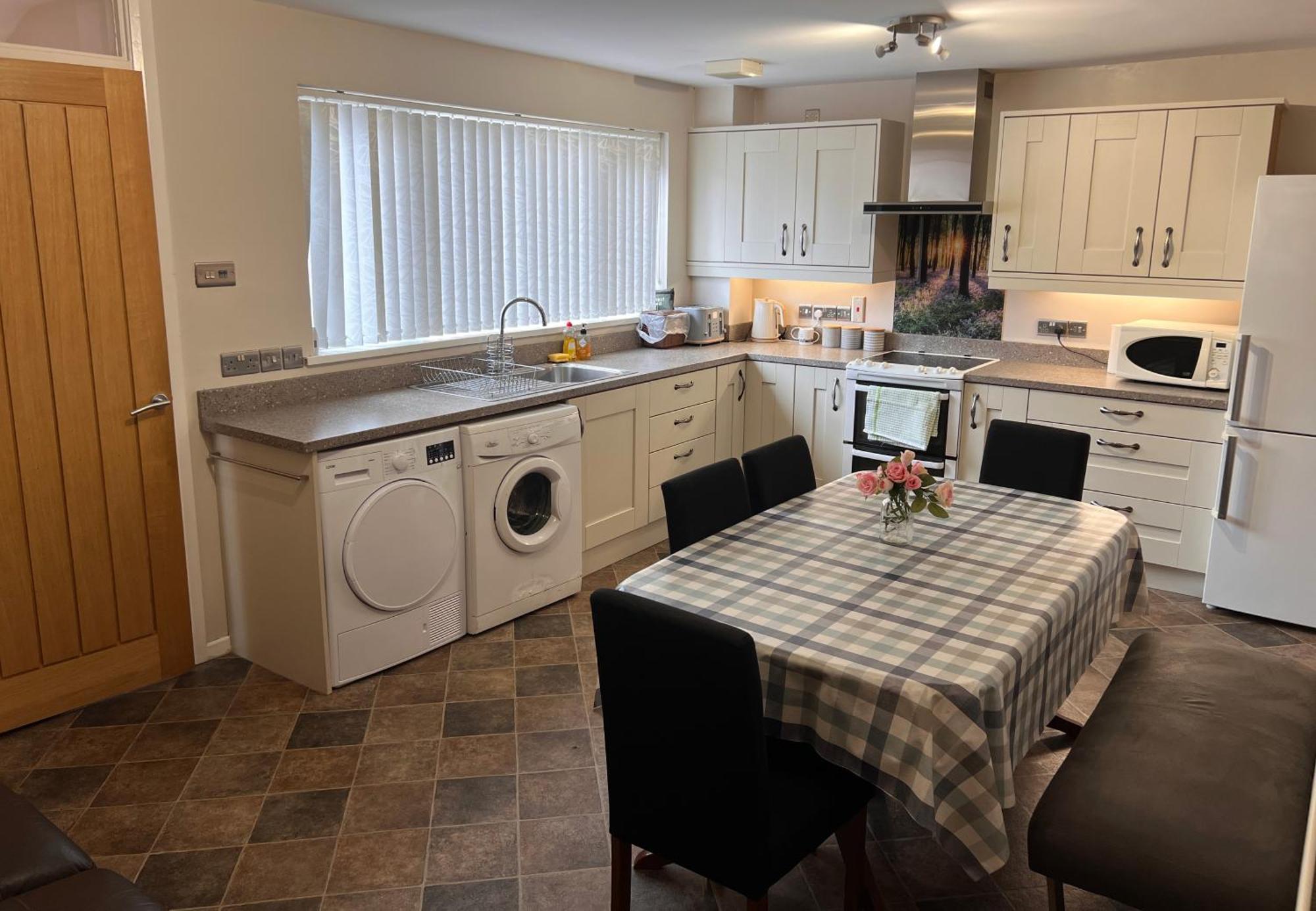 3 Bedroom House Near Centre Белфаст